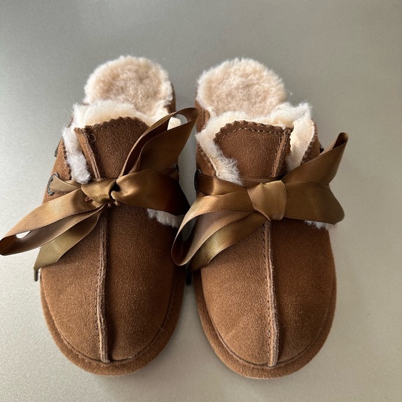 Women's Brown Shearling Lined Slippers size 6 - Picture 2 of 4